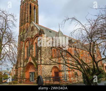 Belfast County Antrim Irlanda del Nord, 18 novembre 2023 - The Crescent Church, una chiesa evangelica in stile gotico nella zona universitaria di Belfast Foto Stock