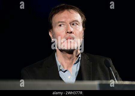 Torino, Italia. 7 febbraio 2024. Enrico Remmert guarda durante una conferenza stampa per il film "Bunny-Man". "Bunny-Man" è un nuovo film realizzato al 95% in produzione virtuale, la maggior parte del film sarà girato a Torino presso la sede centrale di Tuscany Film Studios. Crediti: Nicolò campo/Alamy Live News Foto Stock