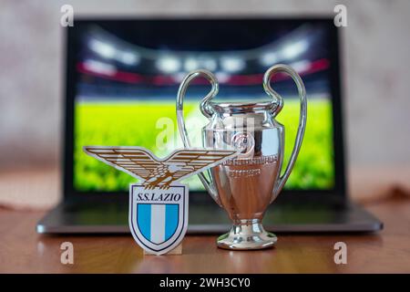 3 gennaio 2024, Londra, Regno Unito. L'emblema della squadra di calcio che partecipa ai playoff di UEFA Champions League è la SS Lazio. Foto Stock