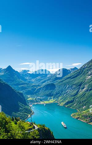 Geirangerfjorden, nella Norvegia occidentale, è una delle aree protette patrimonio dell'umanità dell'UNESCO. Foto Stock