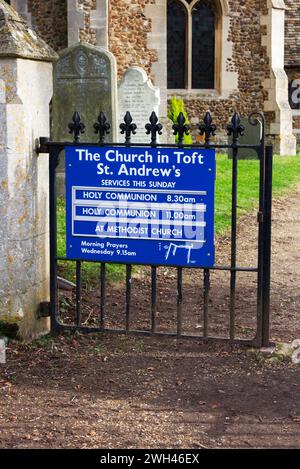 Cartello d'ingresso per la Chiesa di Sant'Andrea a Toft, Cambridgeshire Foto Stock