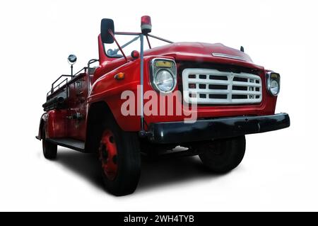 vecchio camion dei pompieri rosso con sfondo bianco fisso, isolato Foto Stock