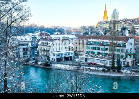Berna Svizzera con chiesa sullo sfondo all'alba Foto Stock