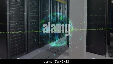 Un globo di reti plexus che girano contro la sala server del computer Foto Stock