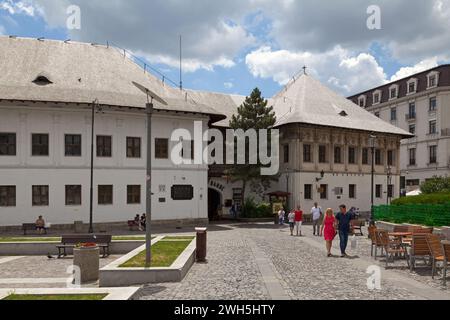 Bucarest, Romania - 24 giugno 2018: Manuc's Inn (rumeno: Hanul lui Manuc) fu costruito nel 1808 come caravanserraglio (una locanda sulla strada dove i caravanserragli potevano Foto Stock