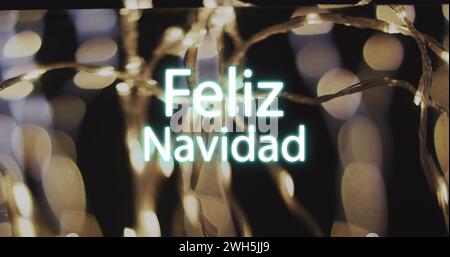 Immagine del testo di feliz navidad su macchie gialle di sfondo chiaro Foto Stock