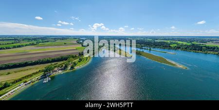 Lo sbarramento di Lech 23, chiamato Mandichosee a Lechfeld vicino ad Augusta dall'alto Foto Stock