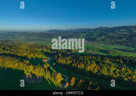 Suggestiva serata autunnale a Falkenstein vicino a Rettenberg nel Allgäu Foto Stock