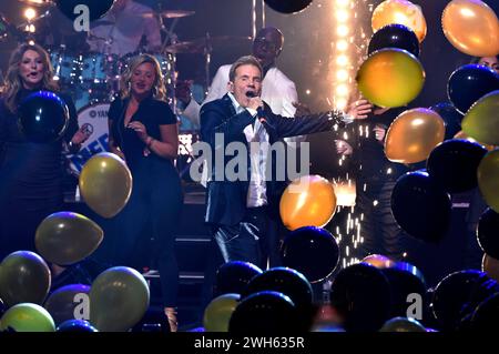 Dieter Bohlen live beim exklusiven Konzert zum 70. Geburtstag von Dieter Bohlen im Theater am Potsdamer Platz. Berlino, 07.02.2024 *** Dieter Bohlen live all'esclusivo concerto per il 70° compleanno di Dieter Bohlens al Theater am Potsdamer Platz Berlin, 07 02 2024 foto:Xn.xKubelkax/xFuturexImagex bohlen 4265 Foto Stock