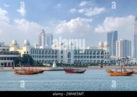 Doha, Qatar - 01 febbraio 2024: The Chedi Katara Luxury Hotel and Resort a Katara Doha, Qatar Foto Stock