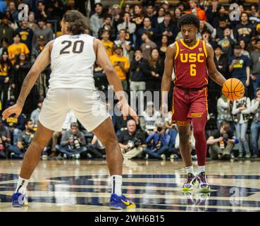 Haas Pavilion. 7 febbraio 2024. Bronny James (6), la guardia della CALIFORNIA U.S.A. USC, gioca durante la partita di pallacanestro maschile NCAA tra USC Trojans e California Golden Bears. La California ha battuto la USC 83-77 ai tempi supplementari all'Haas Pavilion. Thurman James/CSM/Alamy Live News Foto Stock