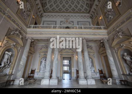 RACCONIGI, ITALIA, 14 MAGGIO 2023 - la grande sala di Ercole nel castello di Racconigi, provincia di Cuneo, Piemonte, Italia Foto Stock