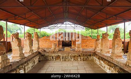 Vista interna del monastero buddista Teevardeo, Sirpur, Mahasamund, Chhattisgarh, India. Foto Stock