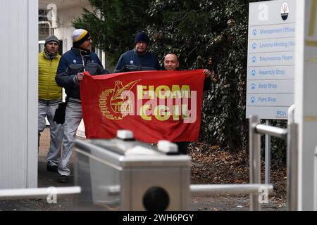 Torino, Italia. 8 febbraio 2024. Foto Alberto Gandolfo/LaPresse 08-02-2024 Torino, Italia - Cronaca - sciopero operai Mirafiori. Nella foto: Un momento della protesta. 08 febbraio 2028 Torino Italia - News - sciopero stellantis dei lavoratori. Nella foto: Un momento di sciopero credito: LaPresse/Alamy Live News Foto Stock