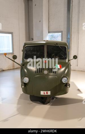 Primo piano su un veicolo militare italiano d'epoca Foto Stock