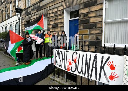 Edimburgo, Scozia, Regno Unito. 8 febbraio 2024. Manifestanti fuori dal quartier generale del partito conservatore scozzese in Northumberland Street, manifestazione anti-Tory/pro palestinese. Crediti: Craig Brown/Alamy Live News Foto Stock