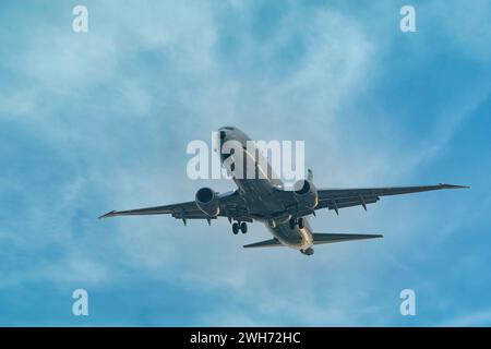 SINGAPORE - 7 FEBBRAIO 2024: Royal Australian Air Force P-8 Poseidon A47-010 ritorno alla base. Foto Stock