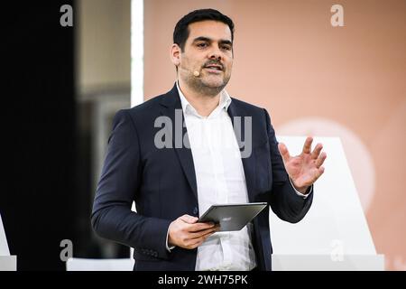 Saint Denis, Francia. 8 febbraio 2024. Il giornalista e conduttore televisivo francese Matthieu LARTOT durante l'inaugurazione delle medaglie per i Giochi Olimpici e Paralimpici di Parigi 2024 l'8 febbraio 2024 a Saint-Denis, Francia - Photo Matthieu Mirville/DPPI Credit: DPPI Media/Alamy Live News Foto Stock