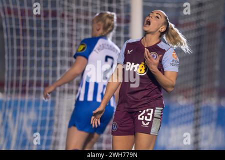 Crawley, Regno Unito. 7 febbraio 2024. Adriana Leon di Aston Villa Women durante i quarti di finale di fa Women's Continental Tyres League Cup tra Brighton & Hove Albion WFC e Aston Villa WFC al Broadfield Stadium di Crawley il 7 febbraio 2024. Questa immagine può essere utilizzata solo per scopi editoriali. Solo per uso editoriale. Crediti: Ashley Crowden/Alamy Live News Foto Stock