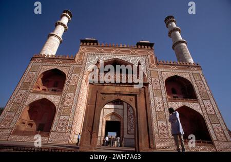 Uttar Pradesh India Agra Sikandra porta del Mausoleo dell'Imperatore Mughal Akbar nel XVII secolo Foto Stock