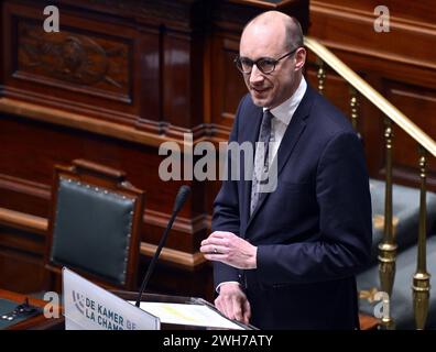 Bruxelles, Belgio. 8 febbraio 2024. Vicepresidente e ministro delle Finanze Vincent Van Peteghem, nella foto, giovedì 8 febbraio 2024, durante una sessione plenaria della camera presso il Parlamento federale a Bruxelles. BELGA PHOTO ERIC LALMAND credito: Belga News Agency/Alamy Live News Foto Stock