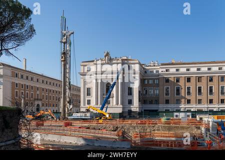 Roma si sta trasformando per il Giubileo del 2025. Cantiere, lavori in corso per il sottopasso di Piazza Pia. Roma, Italia, Europa, Unione europea, UE Foto Stock