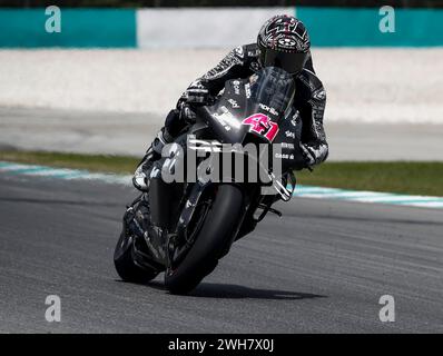 Kuala Lumpur, Malesia. 8 febbraio 2024. Il pilota spagnolo Aleix Espargaro di Aprilia Racing visto in azione durante il test ufficiale di Sepang MotoGP sul circuito Internazionale di Sepang. Credito: SOPA Images Limited/Alamy Live News Foto Stock