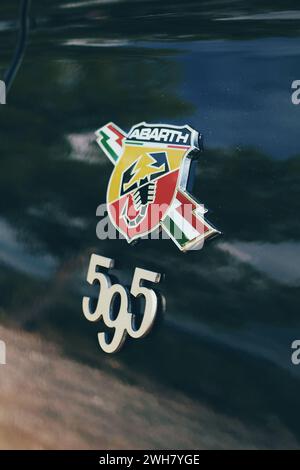 Logo della abarth 595 in Catalogna, Spagna, il 1° settembre 2023 Foto Stock