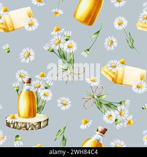 Motivo ad acquerello senza cuciture con illustrazione di fiori a margherita bianchi e bottiglia in vetro oleoso con tappo in sughero su sega in legno e sapone isolato sullo sfondo. Foto Stock