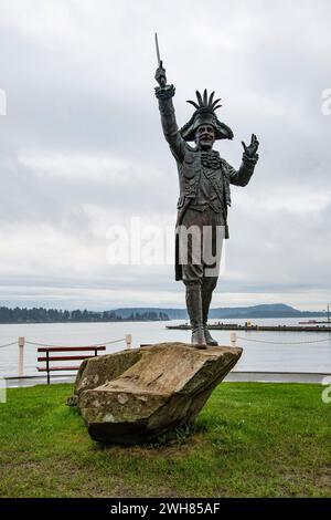Statua dell'ex sindaco Frank Ney vestito da pirata al Maffeo Sutton Park di Nanaimo, British Columbia, Canada Foto Stock