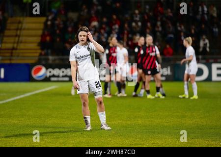 Francoforte, Germania. 8 febbraio 2024. Francoforte, Germania, 8 febbraio 2024: Alleato Gudorf ( 26 Friburgo ) durante la partita di calcio della DFB Pokal tra Eintracht Francoforte e SC Freiburg allo Stadion am Brentanobad di Francoforte, Germania. (Julia Kneissl/SPP) credito: SPP Sport Press Photo. /Alamy Live News Foto Stock