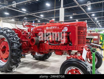 Harrisburg Pennsylvania – 13 gennaio 2024: Farmall Red Tractor in mostra al Pennsylvania Farm Show di Harrisburg Foto Stock