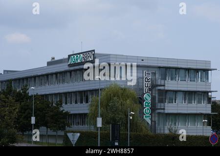 Praga, CZ -26.08.2023: Il logo del cartello Agro Fert sulla sede centrale della Repubblica Ceca. Technology Concept Corporation. EDITORIALE Foto Stock