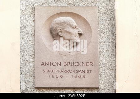Anton Bruckner, targa presso la chiesa parrocchiale di Linz, alta Austria, Austria Foto Stock