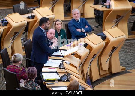 Edimburgo, Scozia, Regno Unito. 8 febbraio 2024. NELLA FOTO: Humza Yousaf MSP, primo ministro della Scozia e leader del Partito Nazionale scozzese (SNP), visto nella camera di discussione. Scene all'interno di Holyrood la mattina in cui Michael Matheson MSP, l'ormai ex Ministro della Sanità, si è dimesso dal governo scozzese questa mattina. Crediti: Colin D Fisher crediti: Colin Fisher/Alamy Live News Foto Stock