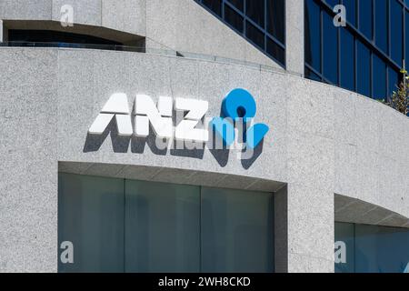 Primo piano del logo ANZ Bank sull'edificio di Auckland, nuova Zelanda. Foto Stock