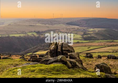 Presso i Bridestones sopra Todmorden, con l'escursione Calderdale Way Foto Stock