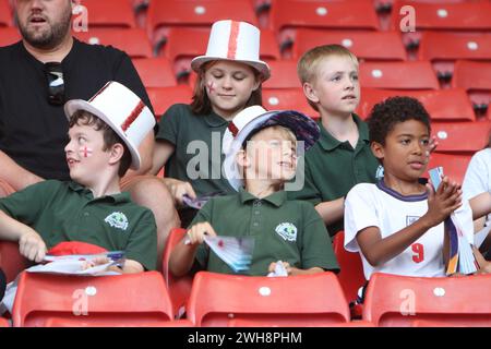 Young England Lionesses Fans England vs Northern Ireland UEFA Womens Euro 15 luglio 2022 St Marys Stadium Southampton Foto Stock