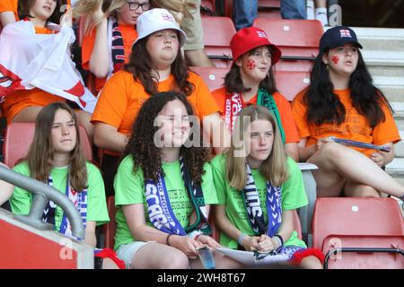 Young England Lionesses Fans England vs Northern Ireland UEFA Womens Euro 15 luglio 2022 St Marys Stadium Southampton Foto Stock