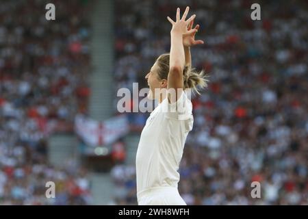 Ellen White mette le mani sulla testa Inghilterra contro Irlanda del Nord UEFA Womens Euro 15 luglio 2022 St Marys Stadium Southampton Foto Stock
