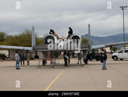 Un velivolo A-10C Thunderbolt II è conservato presso la Davis-Monthan Air Force base, Ariz., 6 febbraio 2024. Il modello originale Dell'A-10C fu costruito dalla Fairchild Republic, una società americana di produzione aeronautica e aerospaziale. (Foto U.S. Air Force di Airman 1st Class Robert Allen Cooke III) Foto Stock