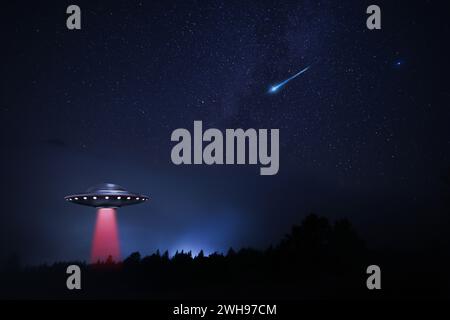 UFO. Astronave aliena nel fascio di luce che emette il cielo. Visitatori extraterrestri Foto Stock