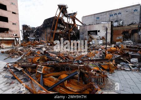 Una vista degli edifici distrutti e dei detriti intorno al luogo turistico di Asaichi a seguito di un incendio su larga scala, a Wajima, nella prefettura di Ishikawa. Almeno 73 persone sono state confermate morte nella prefettura di Ishikawa a causa del potente terremoto di magnitudo 7,6 che ha colpito la prefettura e le aree circostanti il giorno di Capodanno mentre i soccorritori continuano a cercare persone scomparse. Il terremoto della Penisola di noto ha causato 241 vittime, e Kawai-cho, dove si dice che più di 200 case siano state bruciate al suolo, era sede di un'attrazione turistica, la "strada del mercato mattutino". Fiancheggiato da pesce fresco locale, verdure, AN Foto Stock