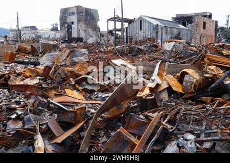 Una vista degli edifici distrutti e dei detriti intorno al luogo turistico di Asaichi a seguito di un incendio su larga scala, a Wajima, nella prefettura di Ishikawa. Almeno 73 persone sono state confermate morte nella prefettura di Ishikawa a causa del potente terremoto di magnitudo 7,6 che ha colpito la prefettura e le aree circostanti il giorno di Capodanno mentre i soccorritori continuano a cercare persone scomparse. Il terremoto della Penisola di noto ha causato 241 vittime, e Kawai-cho, dove si dice che più di 200 case siano state bruciate al suolo, era sede di un'attrazione turistica, la "strada del mercato mattutino". Fiancheggiato da pesce fresco locale, verdure, AN Foto Stock