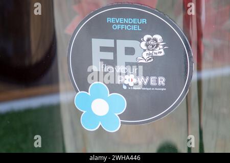 Bordeaux , Francia - 02 07 2024 : sigla FP Flavor Power e testo del marchio e-liquid per sigarette elettroniche catena francese in alvernia Foto Stock
