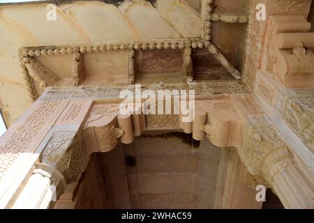 Parte architettonica di Gatore Ki Chhatriyan ( terreno crematorio reale ) , Jaipur, Rajasthan, India Foto Stock