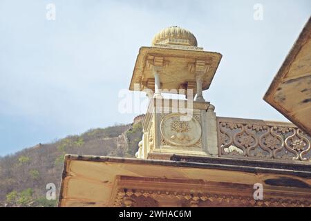 Parte architettonica di Gatore Ki Chhatriyan ( terreno crematorio reale ) , Jaipur, Rajasthan, India Foto Stock