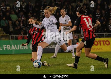 Lara Prašnikar (Eintracht Frankfurt, 7), Janina Minge (SC Freiburg, 9), Géraldine Reuteler (Eintracht Frankfurt, 14); DFB-Pokal Frauen - Game Eintrac Foto Stock