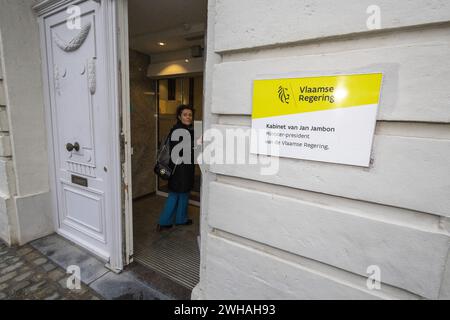 Bruxelles, Belgio. 9 febbraio 2024. Venerdì 9 febbraio 2024, il ministro fiammingo della mobilità, del lavoro pubblico Lydia Peeters arriva a Bruxelles per una riunione del consiglio dei ministri del governo fiammingo. BELGA FOTO NICOLAS MAETERLINCK credito: Belga News Agency/Alamy Live News Foto Stock