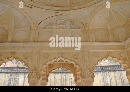 Parte architettonica di Gatore Ki Chhatriyan ( terreno crematorio reale ) , Jaipur, Rajasthan, India Foto Stock